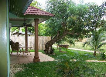 Rhodes Beach Resort Negril Orange Bay Exterior photo